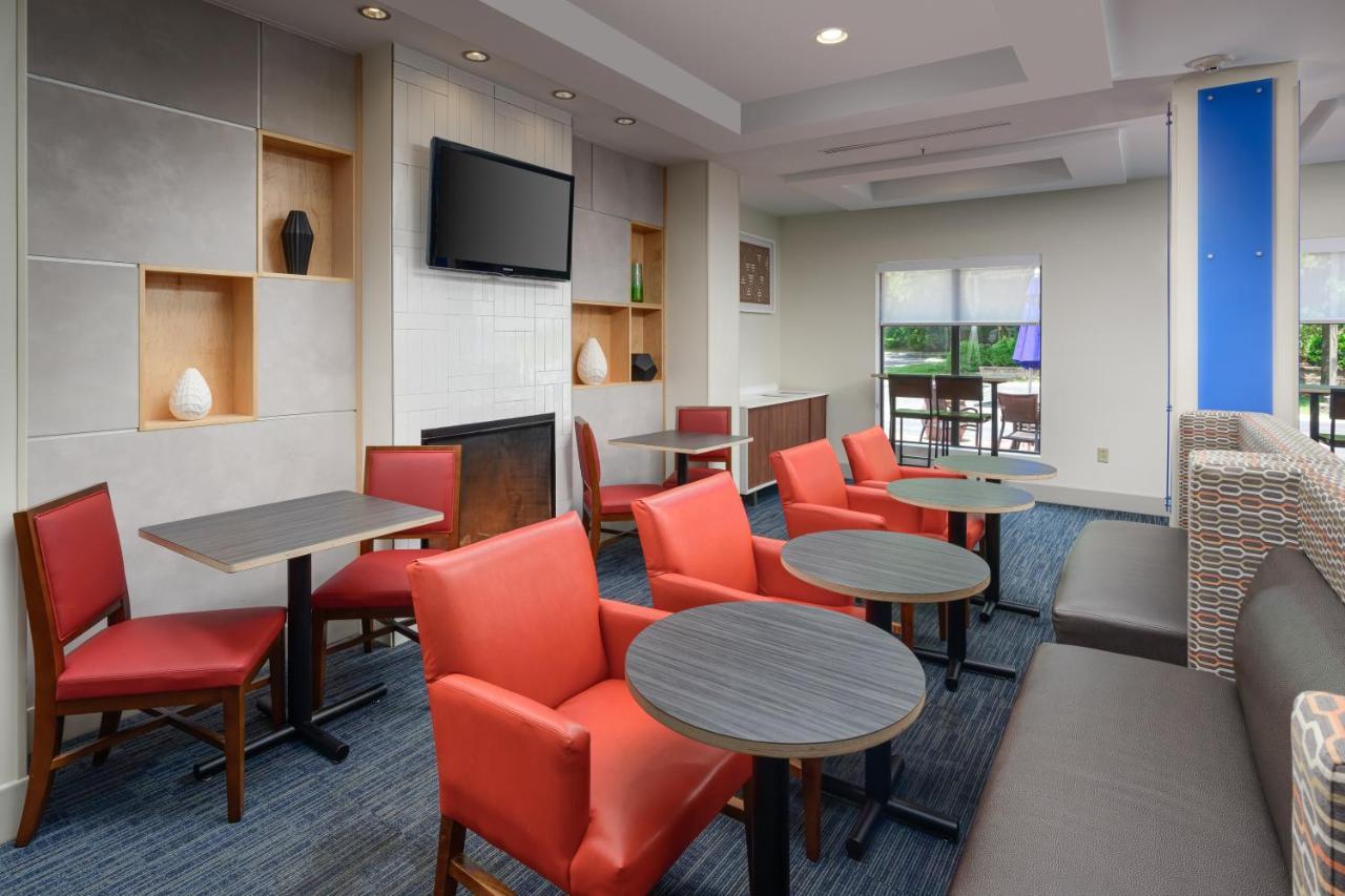 Holiday Inn Express - Tullahoma By Ihg Exterior photo